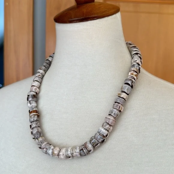 Juicy Chunky Puka Necklace - Picture 11 of 11